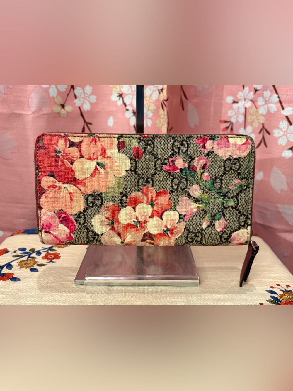 Gucci GG Supreme Blooms Zip Around Wallet in Pink COA